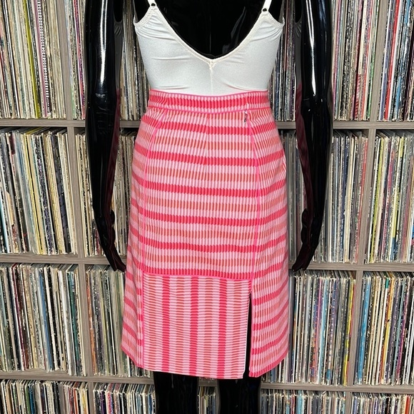 Per Se Pencil Sitges Skirt in Pink Geometric Stripe Print Size 2 - Picture 5 of 9